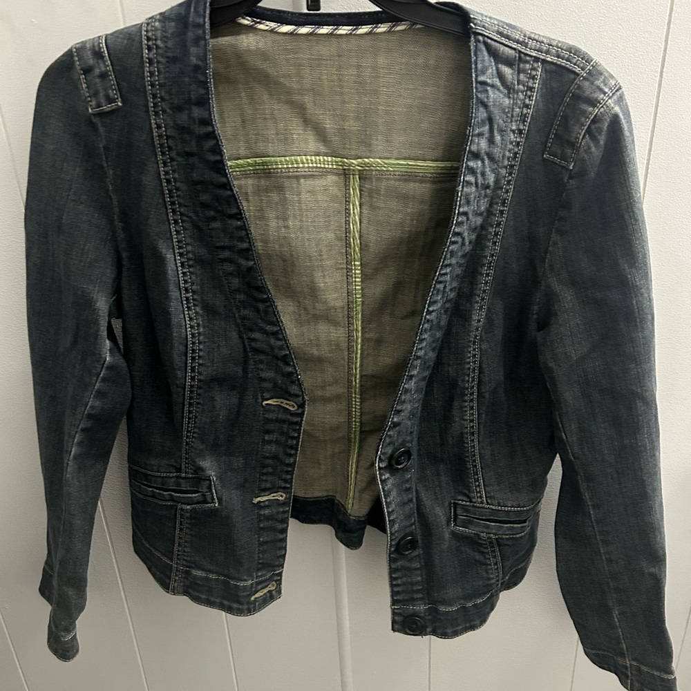 Women's Denim Jacket Vintage 90s vibe button up